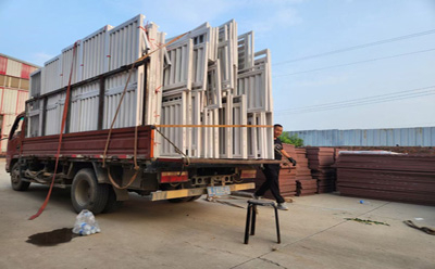 百葉窗型材發(fā)貨